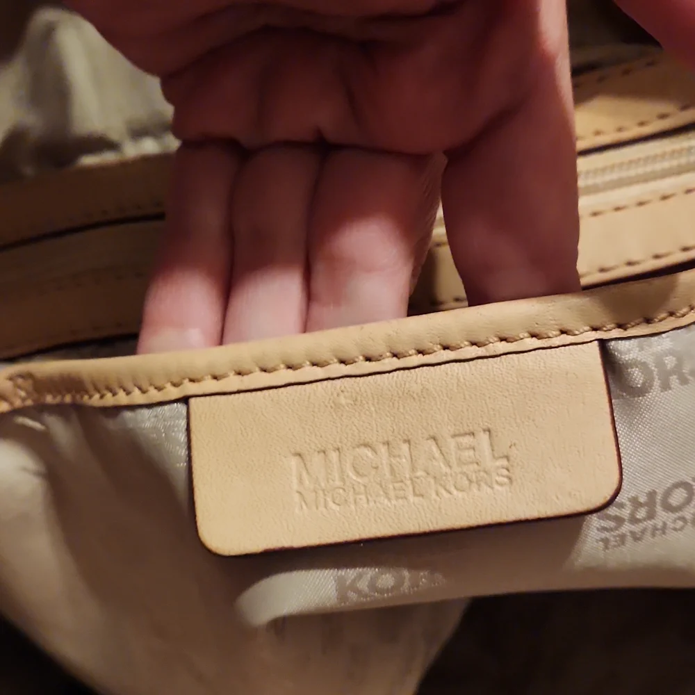 MICHAEL KORS JET SET PEBBLE LEATHER TOTE BAG